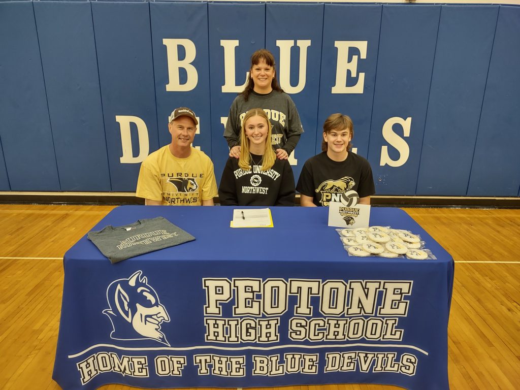 PHS Senior Amanda Hasse with her parents, Steve and Andrea, and brother Joe. Photo by Peotone High School.